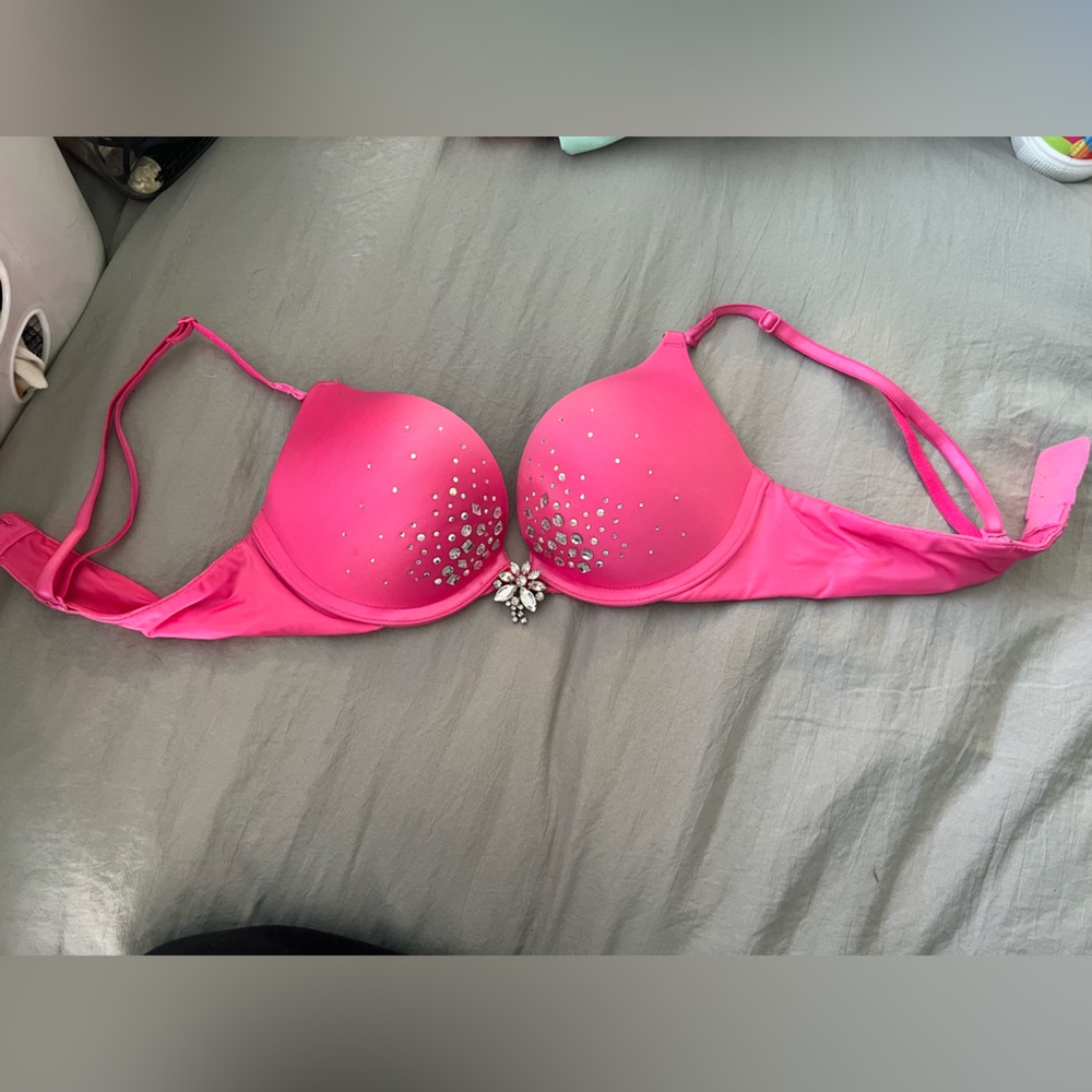 Bombshell pink bra